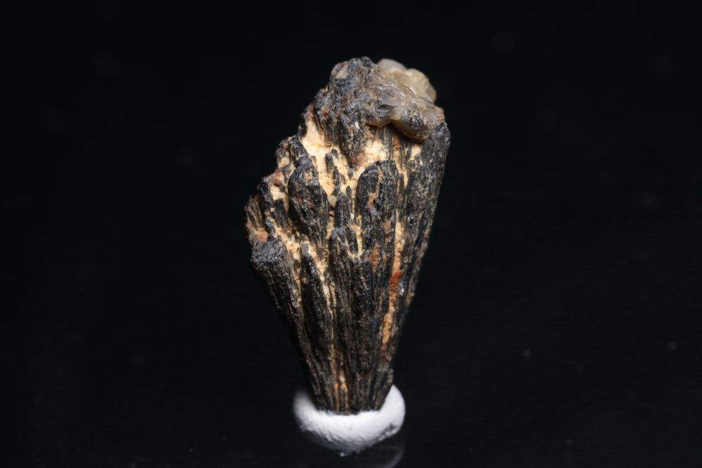 Fergusonite