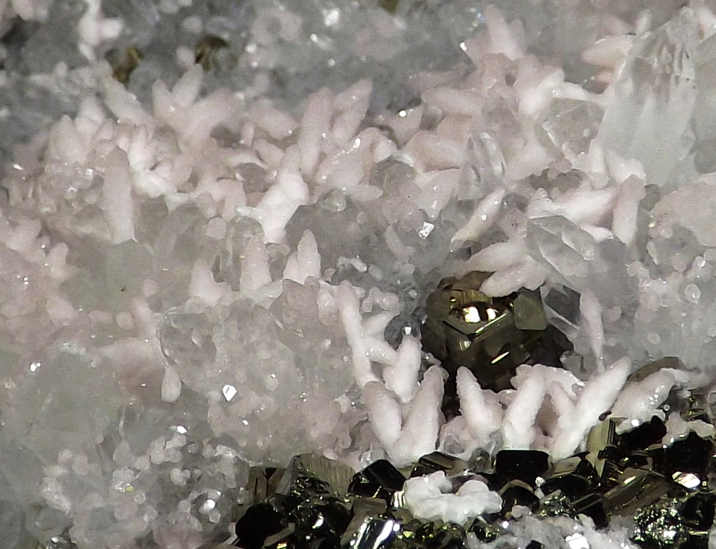 Quartz & Manganoan Calcite
