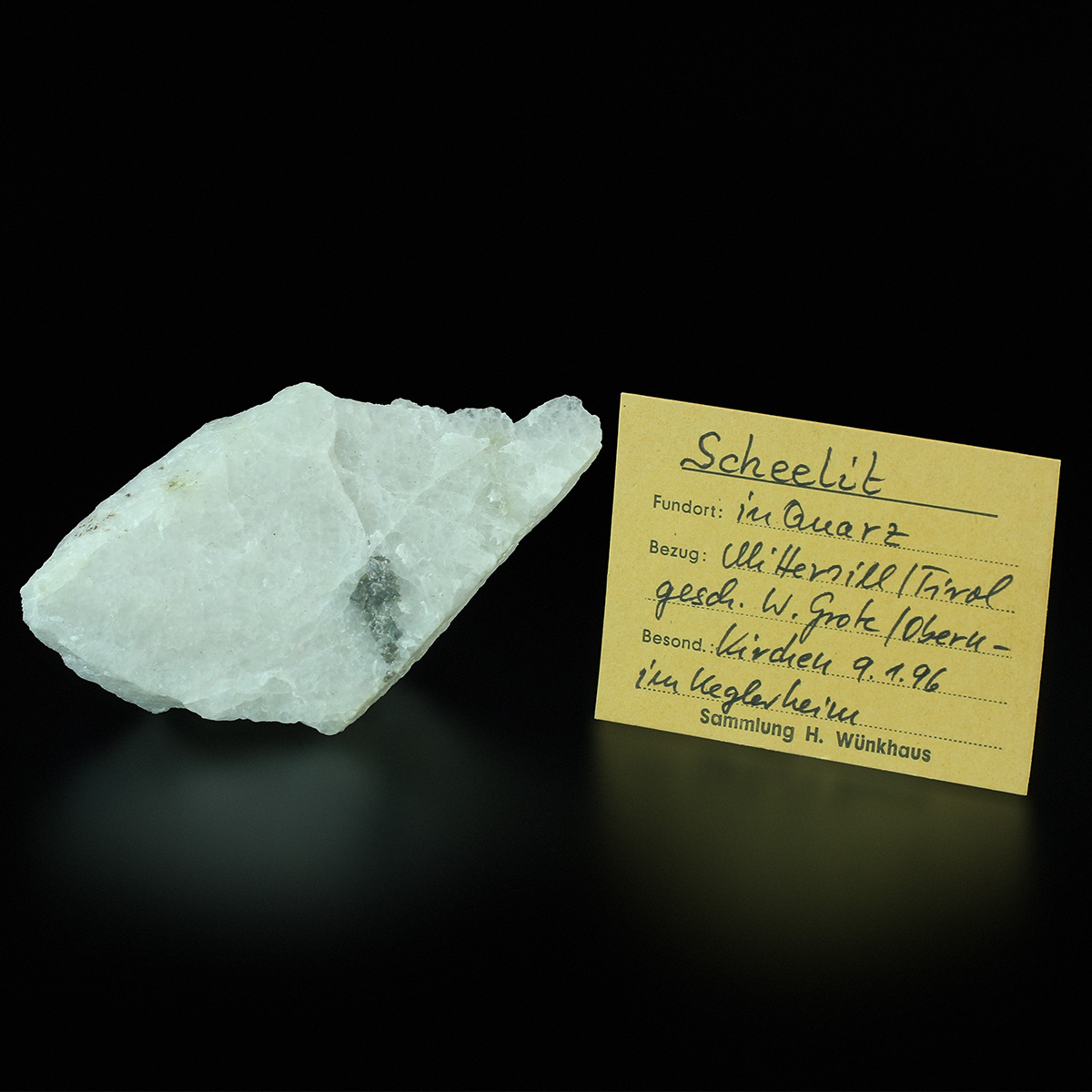 Scheelite In Quartz