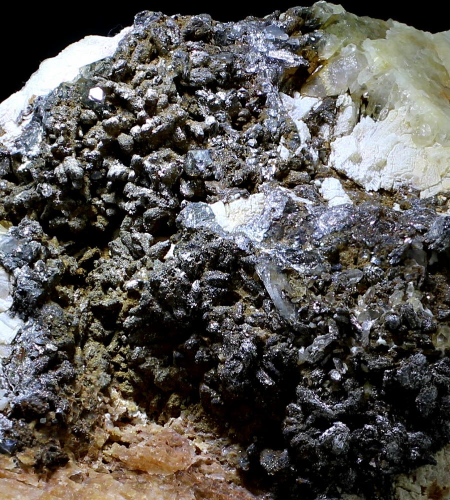 Pararammelsbergite & Safflorite