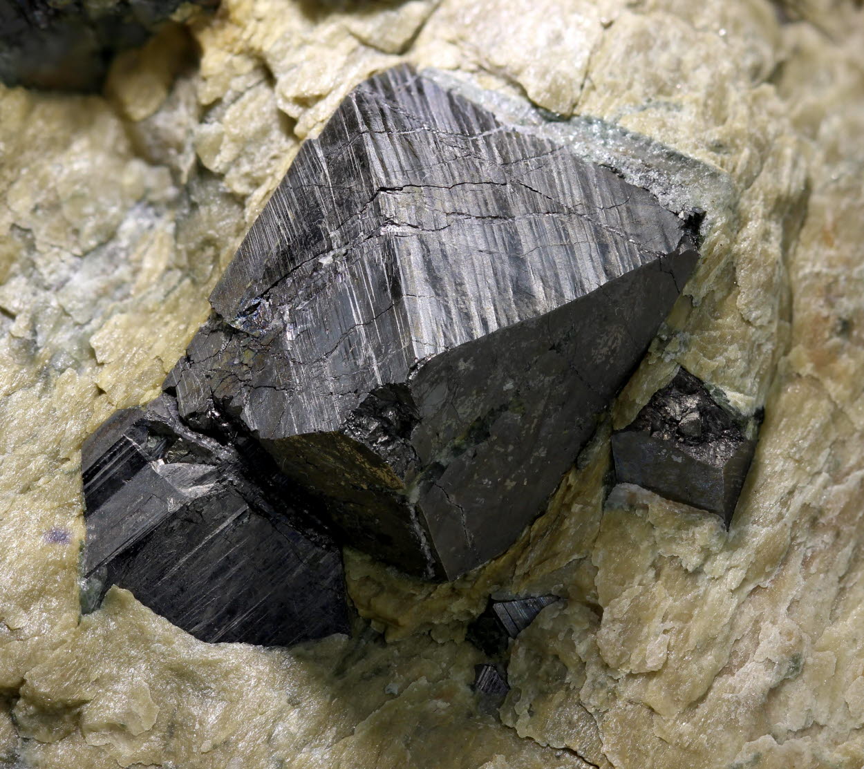Arsenopyrite With Chalcopyrite