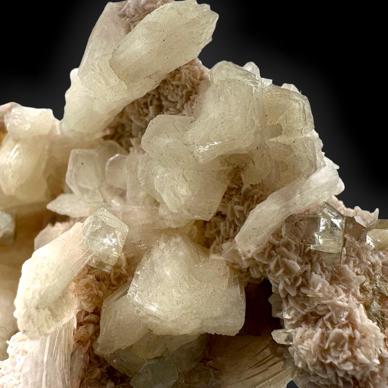 Apophyllite & Stilbite On Heulandite