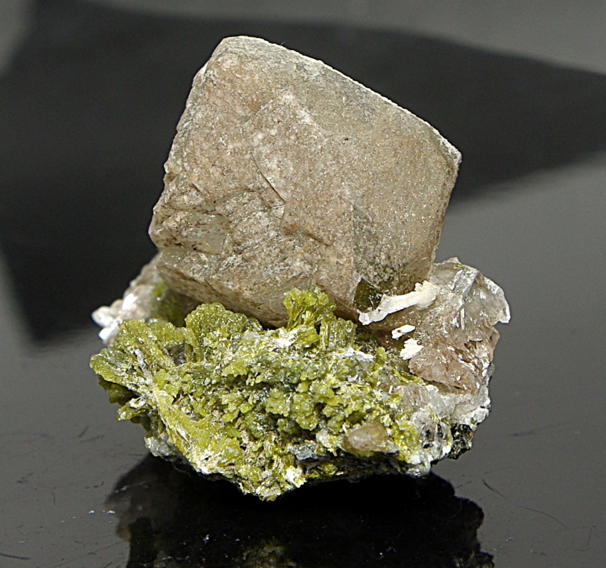 Calcite & Clinozoisite