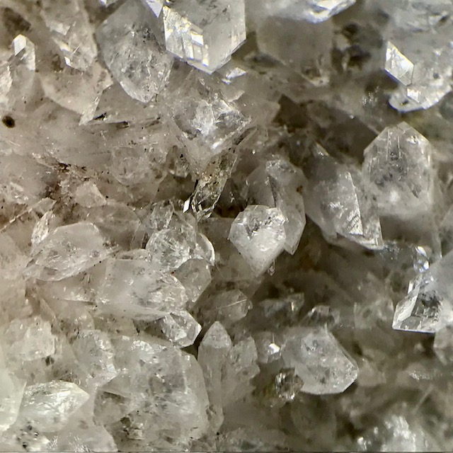 Fluorapophyllite-(K)