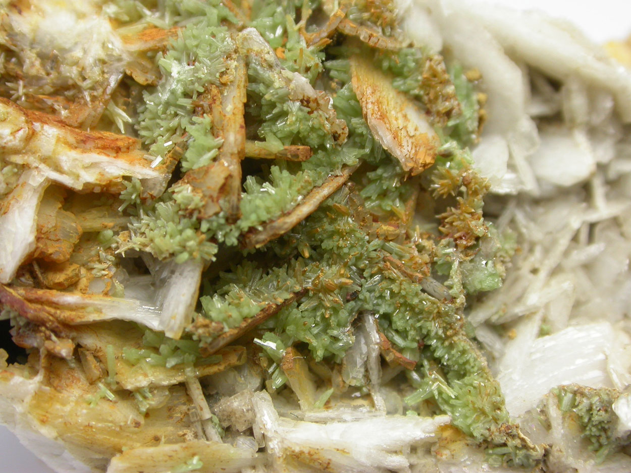 Pyromorphite On Baryte