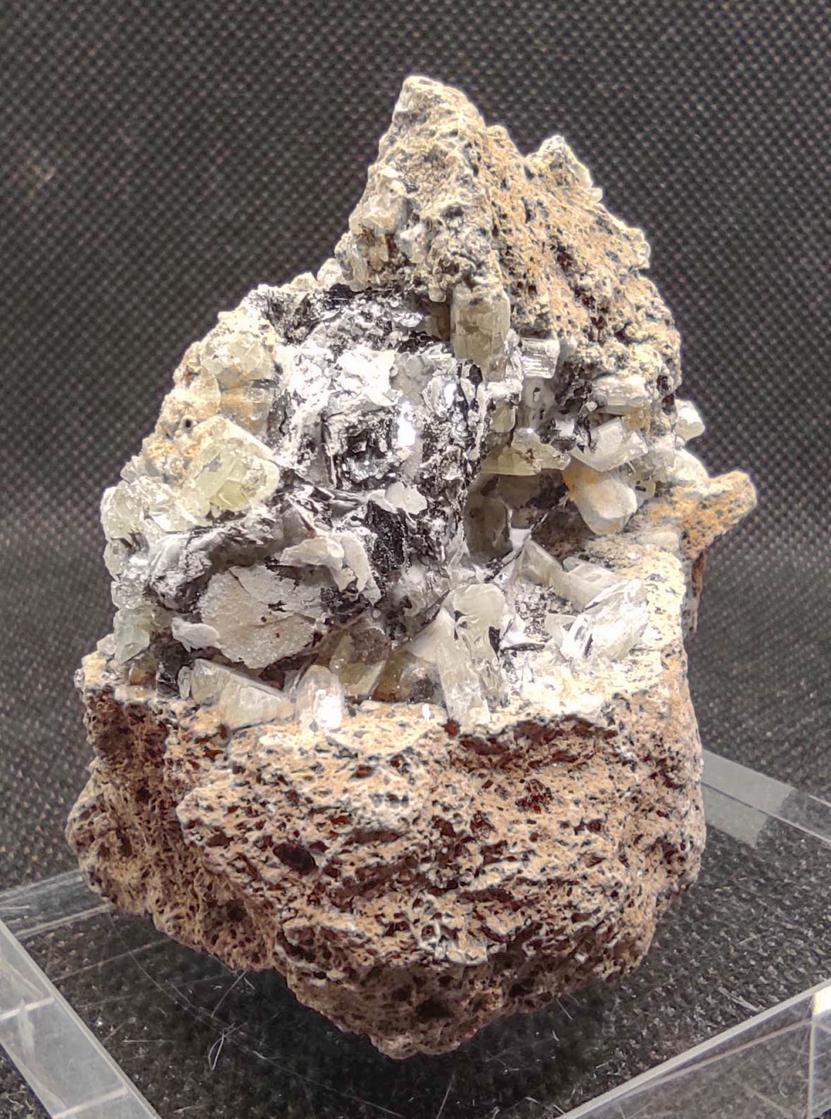 Fluorapatite Hematite & Calcite