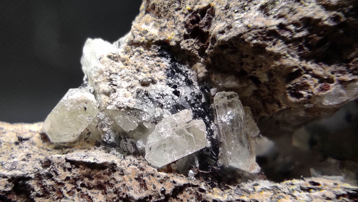 Fluorapatite Hematite & Calcite