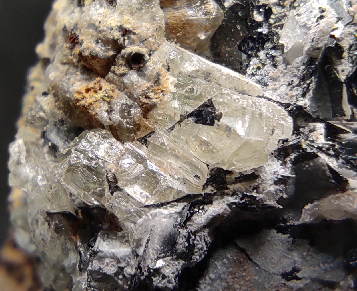 Fluorapatite Hematite & Calcite