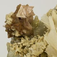 Genthelvite On Quartz & Manganoan Calcite