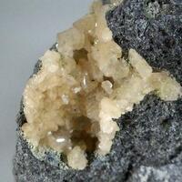 Gmelinite-Na & Natrolite