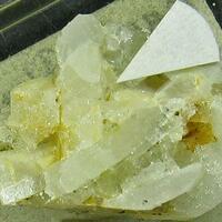 Stolzite & Baryte & Fluorite