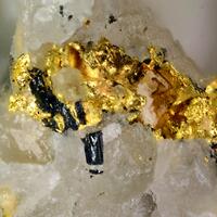 Orthobrannerite On Gold