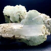 Hydromagnesite With Brucite