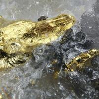 Tsumoite & Native Gold