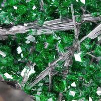 Shuiskite On Uvarovite