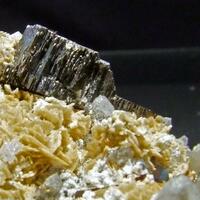 Luinaite-(OH) On Quartz With Arsenopyrite & Dolomite