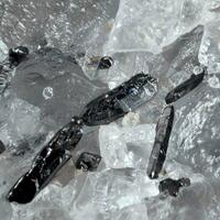 Orthopinakiolite