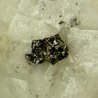 Columbite-(Fe) With Gobbinsite Gmelinite-Na Siderite & Muscovite