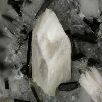 Sazhinite-(La)