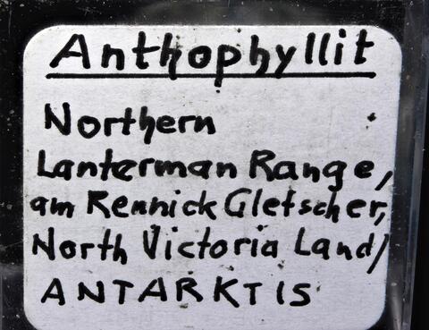 Label Images - only: Anthophyllite
