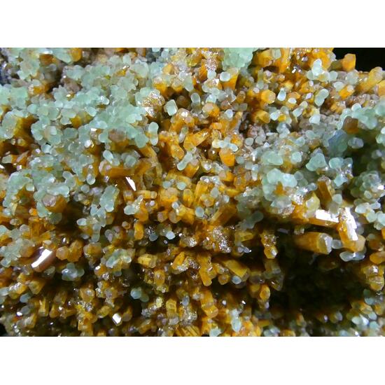 Cuprian Smithsonite On Mimetite