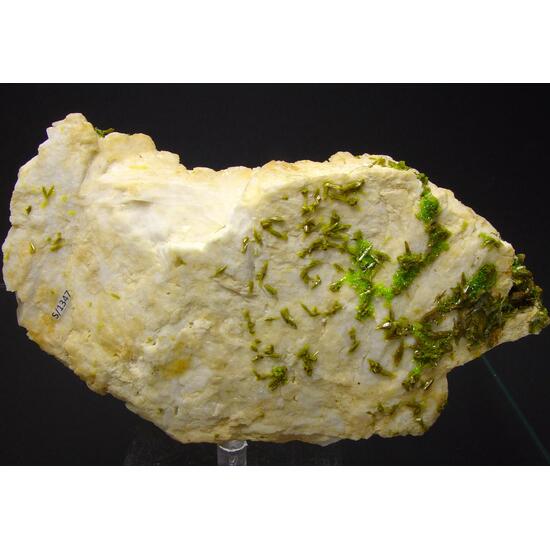 Pyromorphite On Baryte