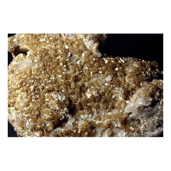 Scheelite On Quartz