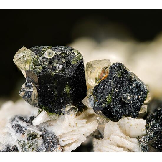 Magnesio-hornblende Calcite Magnetite Fluorapatite & Albite