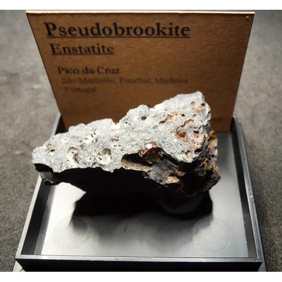Pseudobrookite & Enstatite