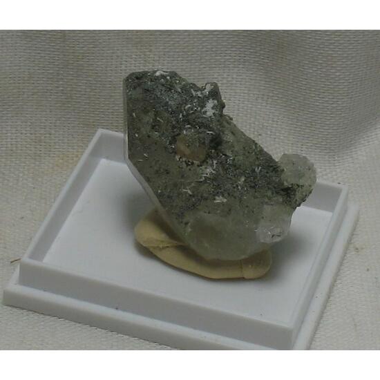 Scheelite & Chlorite & Calcite & Quartz