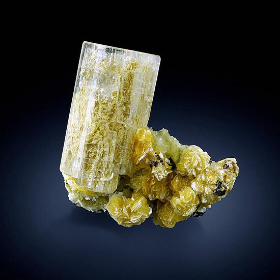 Beryl Var Goshenite On Muscovite With Fluorite