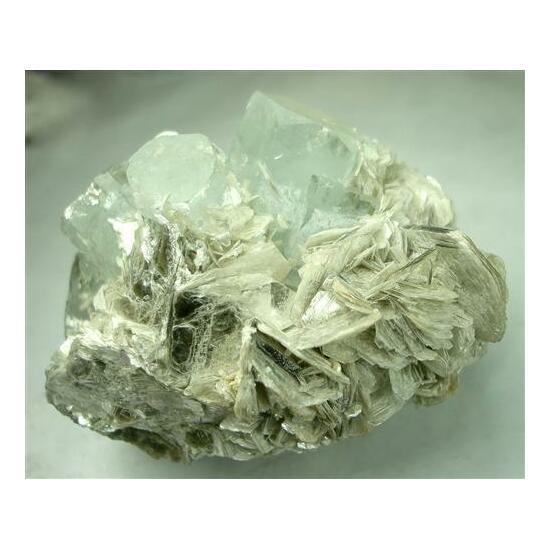 Aquamarine With Muscovite