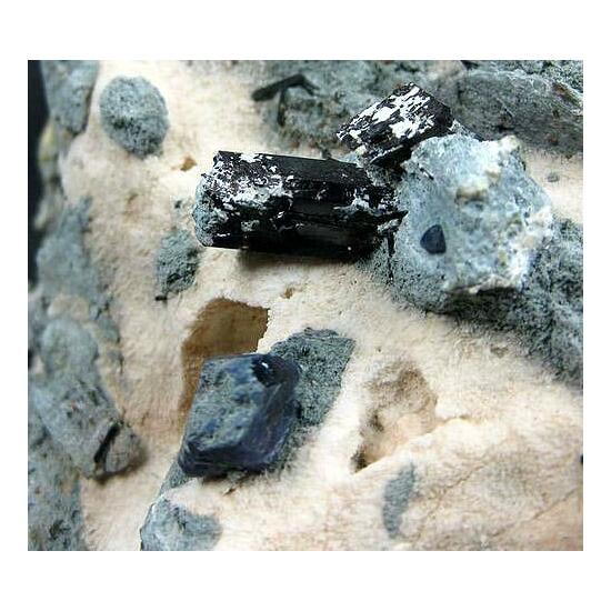 Benitoite Bario-orthojoaquinite & Neptunite