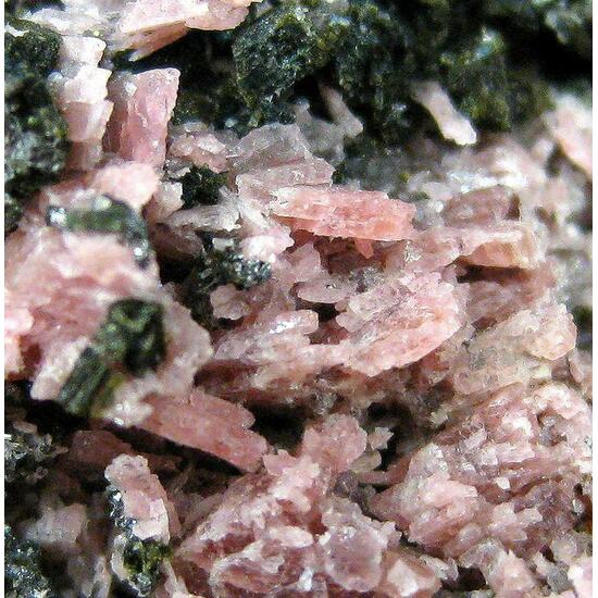 Rhodonite & Roméite