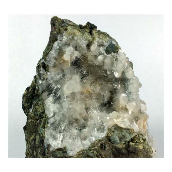 Thomsonite-Ca & Natrolite