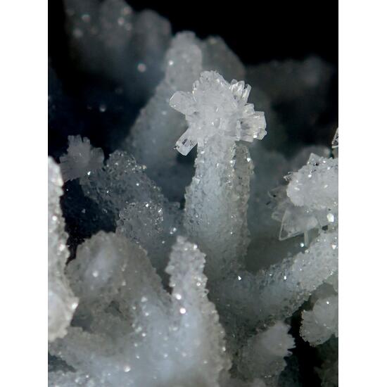 Hemimorphite On Chalcedony On Scholzite